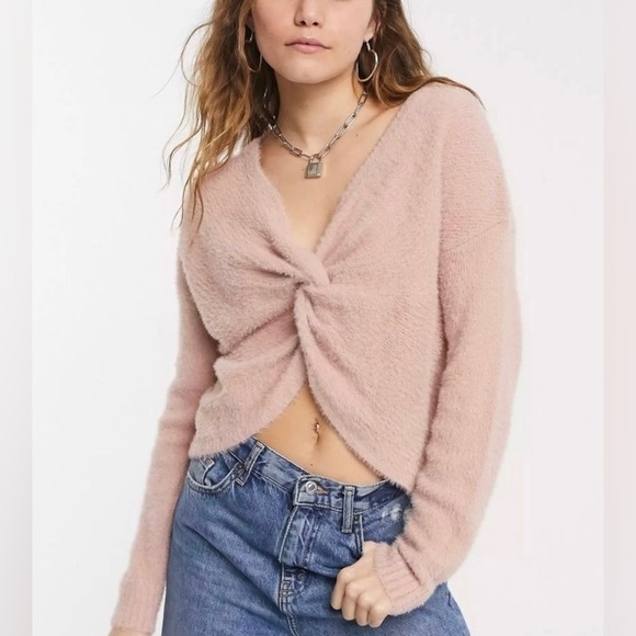 HOLLISTER: COZY REVERSIBLE TWISTED CROPPED SWEATER - Picture 8 of 8